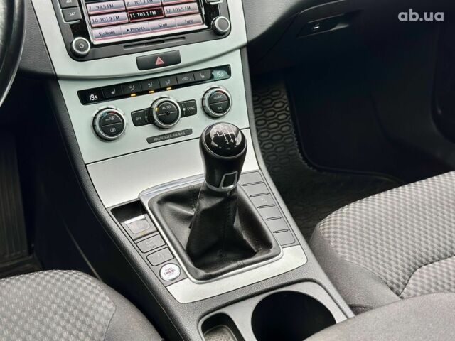 Белый Фольксваген Пассат, объемом двигателя 1.6 л и пробегом 194 тыс. км за 11400 $, фото 14 на Automoto.ua