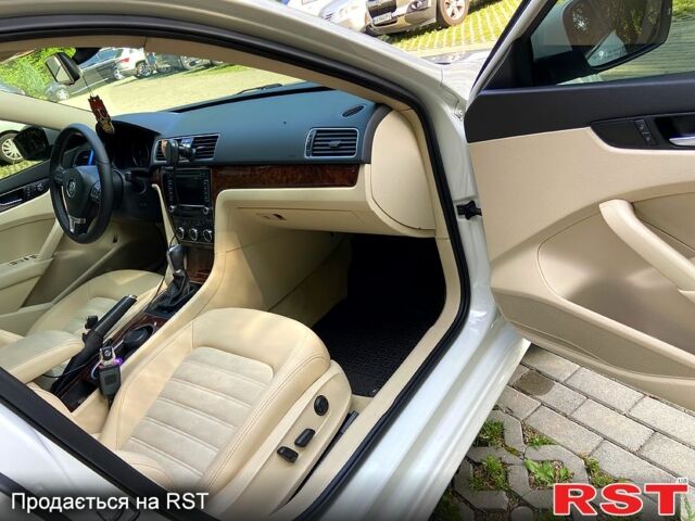 Белый Фольксваген Пассат, объемом двигателя 2 л и пробегом 236 тыс. км за 12100 $, фото 6 на Automoto.ua