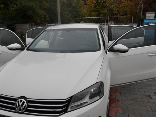 Белый Фольксваген Пассат, объемом двигателя 2 л и пробегом 195 тыс. км за 9000 $, фото 1 на Automoto.ua
