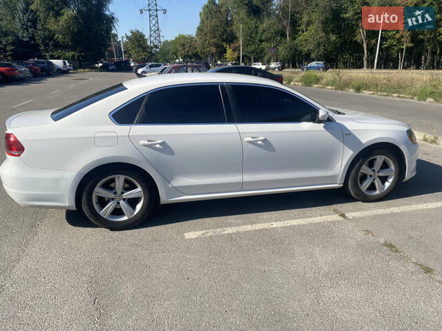 Белый Фольксваген Пассат, объемом двигателя 1.8 л и пробегом 210 тыс. км за 9200 $, фото 4 на Automoto.ua