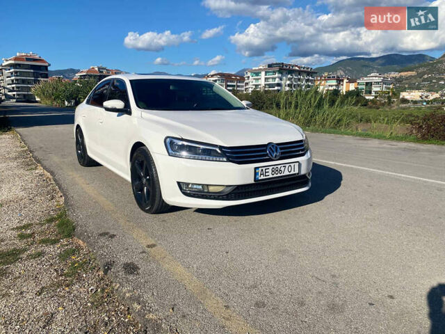 Белый Фольксваген Пассат, объемом двигателя 2.5 л и пробегом 126 тыс. км за 10600 $, фото 6 на Automoto.ua