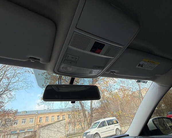 Білий Фольксваген Пассат, об'ємом двигуна 2.5 л та пробігом 220 тис. км за 10000 $, фото 26 на Automoto.ua