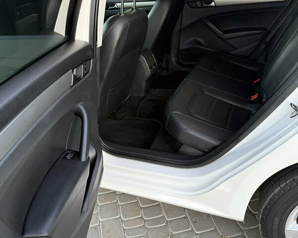 Білий Фольксваген Пассат, об'ємом двигуна 1.97 л та пробігом 180 тис. км за 12800 $, фото 17 на Automoto.ua