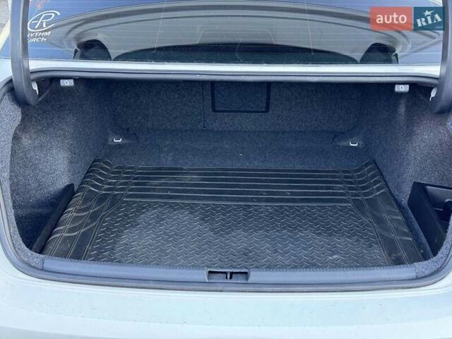 Білий Фольксваген Пассат, об'ємом двигуна 2 л та пробігом 222 тис. км за 14190 $, фото 17 на Automoto.ua