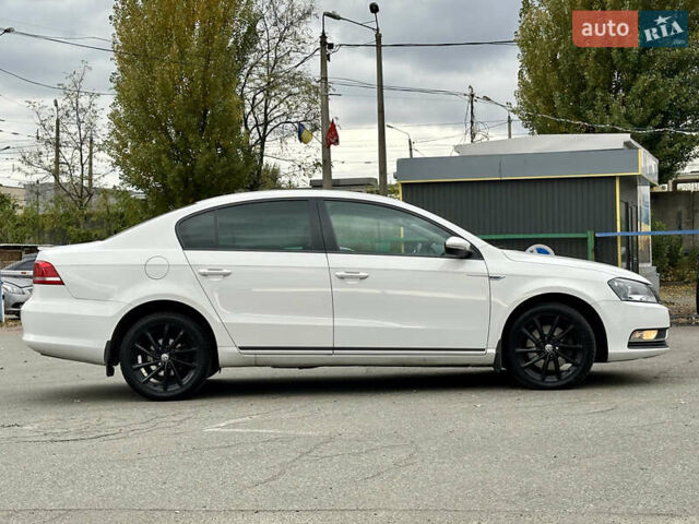 Фольксваген Пассат 2013 в Киеве на Automoto.ua Белый Фольксваген Пассат, объемом двигателя 1.6 л и пробегом 194 тыс. км за 11400 $, фото 5 на Automoto.ua