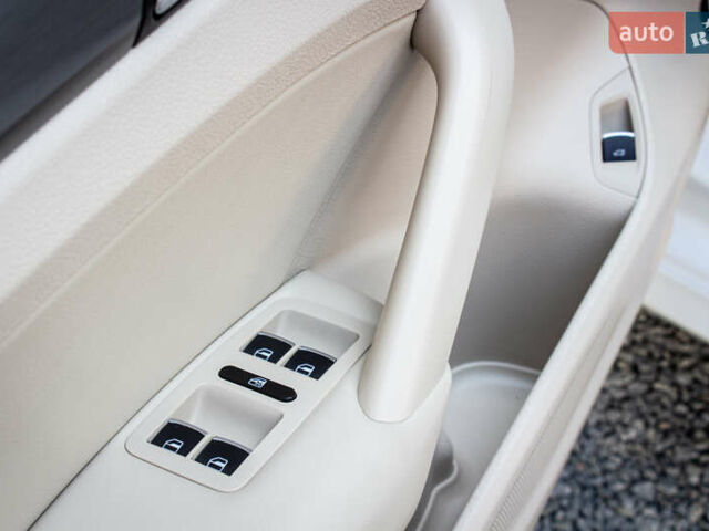 Белый Фольксваген Пассат, объемом двигателя 2 л и пробегом 149 тыс. км за 13250 $, фото 52 на Automoto.ua