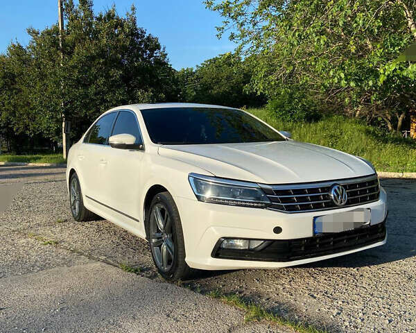 Белый Фольксваген Пассат, объемом двигателя 1.97 л и пробегом 304 тыс. км за 11400 $, фото 4 на Automoto.ua