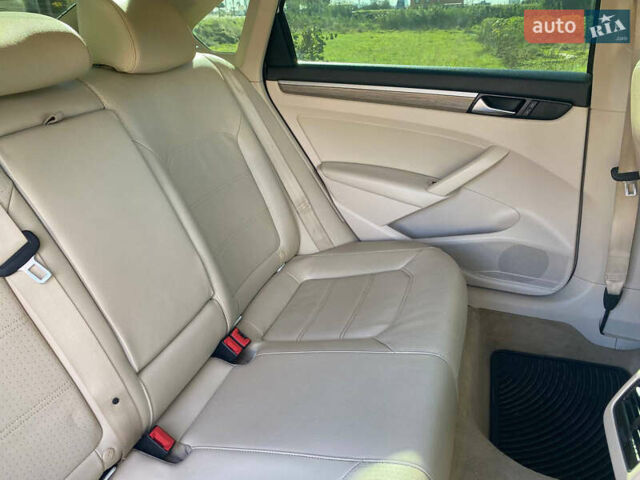 Белый Фольксваген Пассат, объемом двигателя 2.5 л и пробегом 126 тыс. км за 10600 $, фото 41 на Automoto.ua