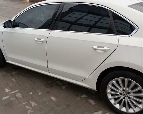 Білий Фольксваген Пассат, об'ємом двигуна 2.5 л та пробігом 159 тис. км за 12500 $, фото 3 на Automoto.ua