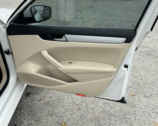 Белый Фольксваген Пассат, объемом двигателя 2.48 л и пробегом 226 тыс. км за 8900 $, фото 13 на Automoto.ua