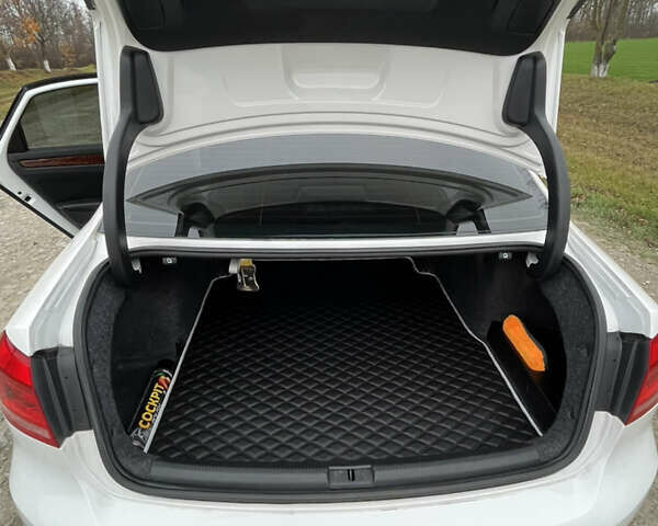 Белый Фольксваген Пассат, объемом двигателя 1.97 л и пробегом 166 тыс. км за 13800 $, фото 10 на Automoto.ua