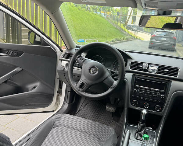 Білий Фольксваген Пассат, об'ємом двигуна 2.5 л та пробігом 250 тис. км за 8700 $, фото 14 на Automoto.ua