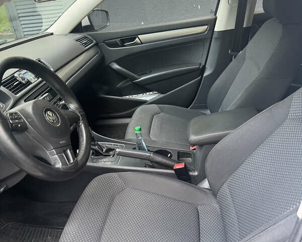 Білий Фольксваген Пассат, об'ємом двигуна 2.5 л та пробігом 250 тис. км за 8700 $, фото 18 на Automoto.ua