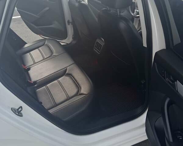 Білий Фольксваген Пассат, об'ємом двигуна 2.5 л та пробігом 174 тис. км за 11700 $, фото 18 на Automoto.ua