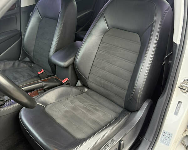 Белый Фольксваген Пассат, объемом двигателя 2 л и пробегом 118 тыс. км за 13200 $, фото 29 на Automoto.ua