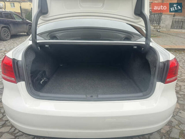 Белый Фольксваген Пассат, объемом двигателя 1.8 л и пробегом 261 тыс. км за 11500 $, фото 8 на Automoto.ua