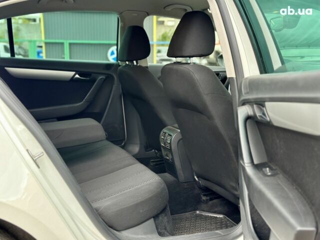 Белый Фольксваген Пассат, объемом двигателя 1.6 л и пробегом 194 тыс. км за 11400 $, фото 18 на Automoto.ua