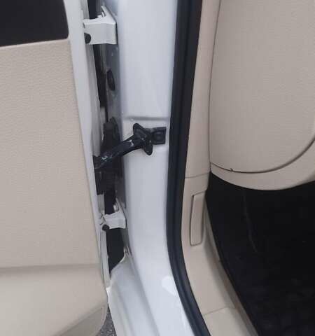 Белый Фольксваген Пассат, объемом двигателя 2 л и пробегом 152 тыс. км за 10600 $, фото 10 на Automoto.ua