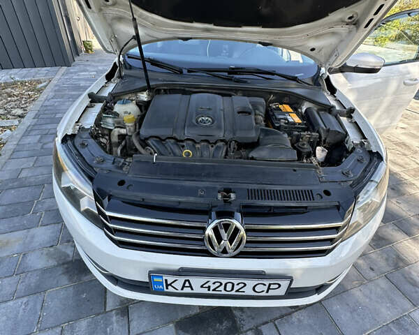 Білий Фольксваген Пассат, об'ємом двигуна 2.46 л та пробігом 241 тис. км за 9100 $, фото 6 на Automoto.ua