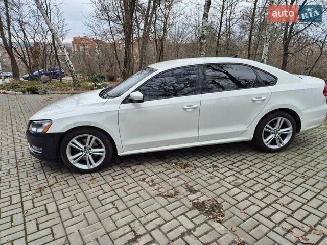 Белый Фольксваген Пассат, объемом двигателя 2.5 л и пробегом 250 тыс. км за 8000 $, фото 4 на Automoto.ua