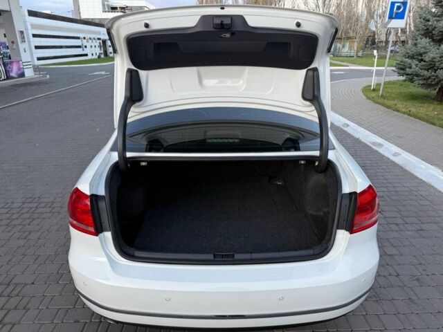 Белый Фольксваген Пассат, объемом двигателя 2 л и пробегом 151 тыс. км за 13200 $, фото 11 на Automoto.ua