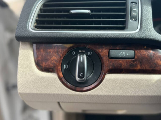 Білий Фольксваген Пассат, об'ємом двигуна 2 л та пробігом 233 тис. км за 11900 $, фото 9 на Automoto.ua