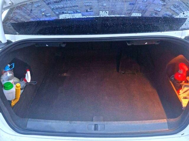 Білий Фольксваген Пассат, об'ємом двигуна 2 л та пробігом 185 тис. км за 11500 $, фото 6 на Automoto.ua