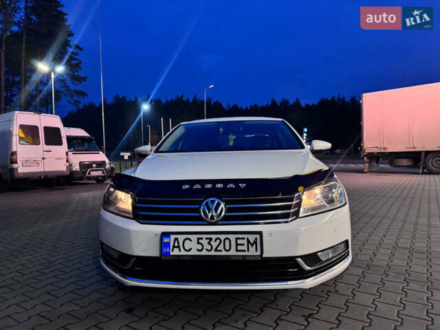 Белый Фольксваген Пассат, объемом двигателя 2 л и пробегом 230 тыс. км за 9400 $, фото 4 на Automoto.ua