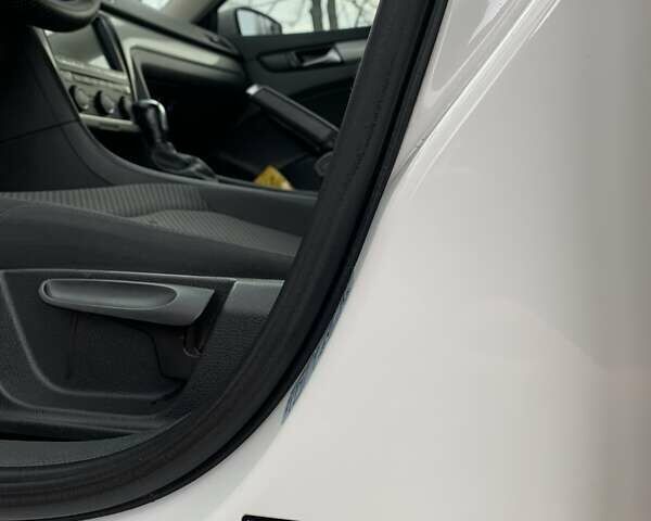 Белый Фольксваген Пассат, объемом двигателя 2.5 л и пробегом 121 тыс. км за 9800 $, фото 10 на Automoto.ua