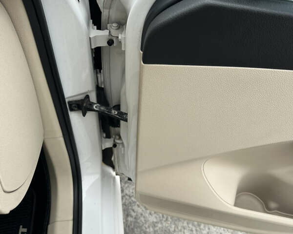 Белый Фольксваген Пассат, объемом двигателя 2.48 л и пробегом 226 тыс. км за 8900 $, фото 3 на Automoto.ua