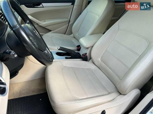 Білий Фольксваген Пассат, об'ємом двигуна 2.5 л та пробігом 159 тис. км за 10990 $, фото 23 на Automoto.ua