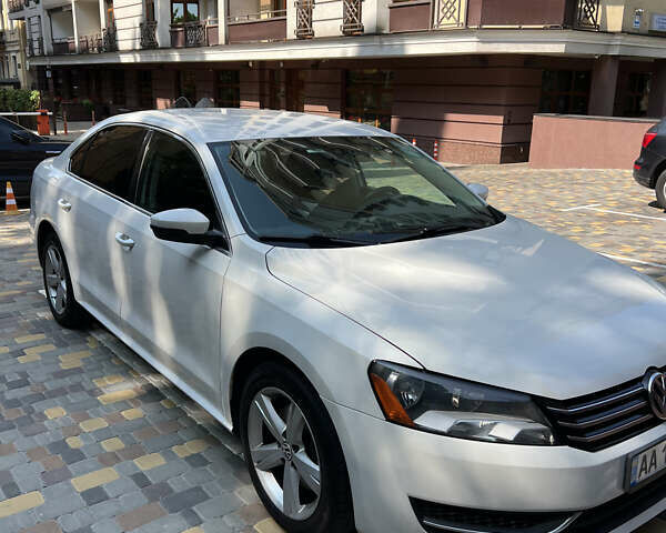 Белый Фольксваген Пассат, объемом двигателя 2.5 л и пробегом 320 тыс. км за 9400 $, фото 1 на Automoto.ua