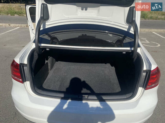 Белый Фольксваген Пассат, объемом двигателя 1.8 л и пробегом 210 тыс. км за 9200 $, фото 8 на Automoto.ua