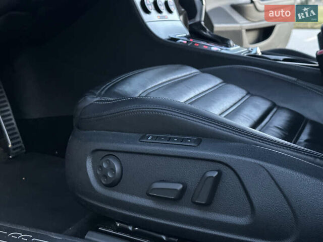 Фольксваген Пассат 2013 в Одессе на Automoto.ua Белый Фольксваген Пассат, объемом двигателя 1.98 л и пробегом 150 тыс. км за 12500 $, фото 46 на Automoto.ua