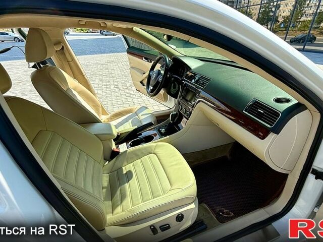 Білий Фольксваген Пассат, об'ємом двигуна 2.5 л та пробігом 280 тис. км за 9500 $, фото 2 на Automoto.ua