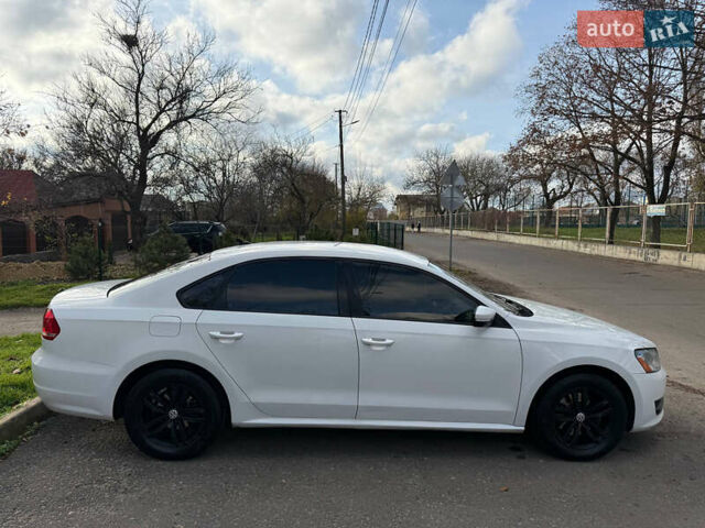 Білий Фольксваген Пассат, об'ємом двигуна 2.5 л та пробігом 220 тис. км за 10000 $, фото 3 на Automoto.ua