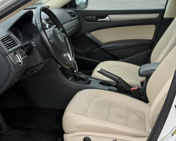 Фольксваген Пассат 2013 в Николаеве на Automoto.ua Белый Фольксваген Пассат, объемом двигателя 2.5 л и пробегом 170 тыс. км за 9900 $, фото 1 на Automoto.ua