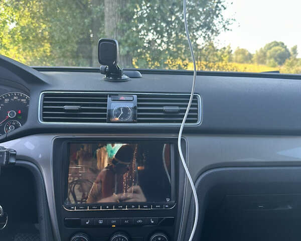 Білий Фольксваген Пассат, об'ємом двигуна 2.46 л та пробігом 241 тис. км за 9100 $, фото 5 на Automoto.ua