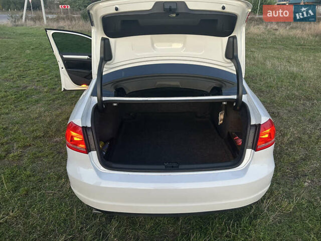 Фольксваген Пассат 2013 в Новоукраинке на Automoto.ua Белый Фольксваген Пассат, объемом двигателя 1.97 л и пробегом 181 тыс. км за 13300 $, фото 16 на Automoto.ua