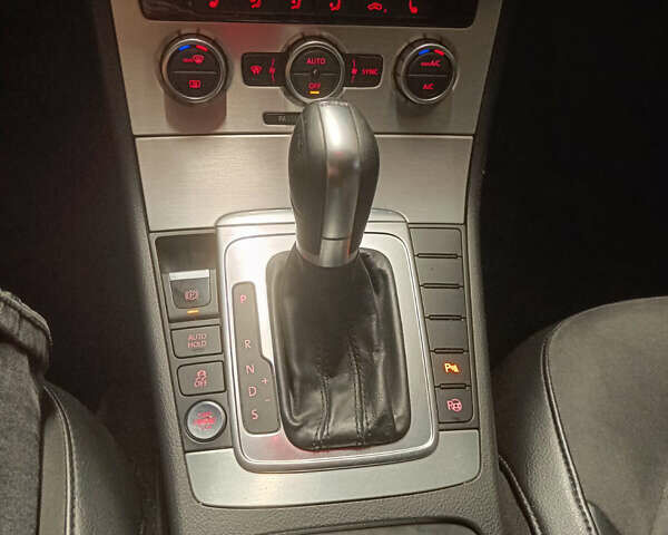 Белый Фольксваген Пассат, объемом двигателя 1.97 л и пробегом 295 тыс. км за 11800 $, фото 6 на Automoto.ua