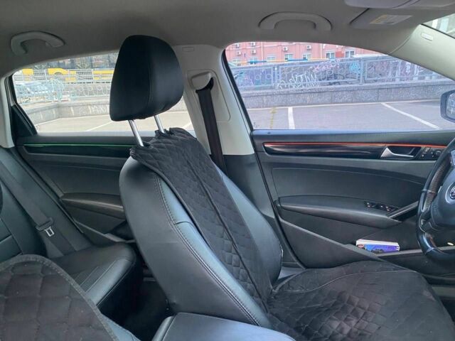 Белый Фольксваген Пассат, объемом двигателя 2.5 л и пробегом 175 тыс. км за 9900 $, фото 9 на Automoto.ua