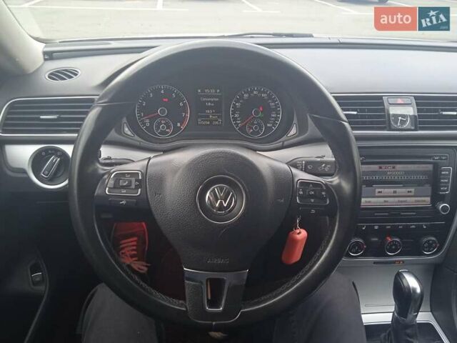 Білий Фольксваген Пассат, об'ємом двигуна 2.5 л та пробігом 174 тис. км за 11700 $, фото 15 на Automoto.ua