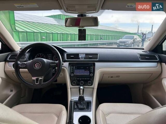 Білий Фольксваген Пассат, об'ємом двигуна 2.5 л та пробігом 158 тис. км за 11290 $, фото 12 на Automoto.ua