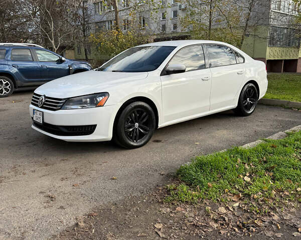 Білий Фольксваген Пассат, об'ємом двигуна 2.5 л та пробігом 220 тис. км за 10000 $, фото 4 на Automoto.ua