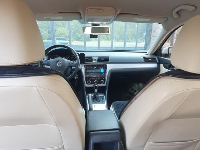 Белый Фольксваген Пассат, объемом двигателя 2.5 л и пробегом 170 тыс. км за 10800 $, фото 7 на Automoto.ua