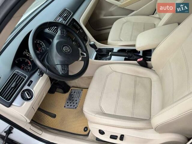 Білий Фольксваген Пассат, об'ємом двигуна 2 л та пробігом 180 тис. км за 11999 $, фото 6 на Automoto.ua