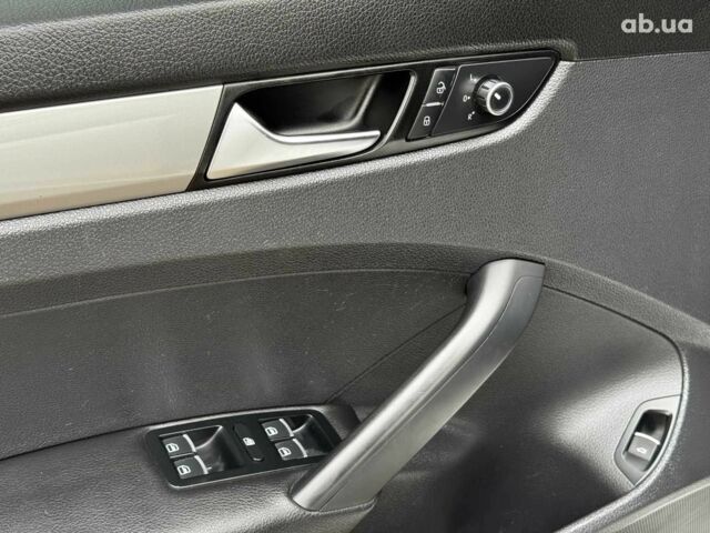 Белый Фольксваген Пассат, объемом двигателя 2.5 л и пробегом 206 тыс. км за 9990 $, фото 13 на Automoto.ua