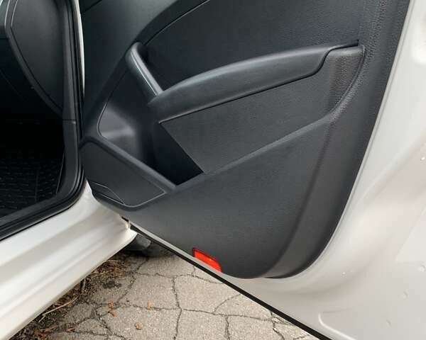 Белый Фольксваген Пассат, объемом двигателя 2.5 л и пробегом 121 тыс. км за 9800 $, фото 7 на Automoto.ua