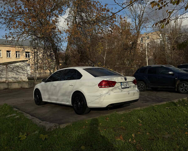 Білий Фольксваген Пассат, об'ємом двигуна 2.5 л та пробігом 220 тис. км за 10000 $, фото 8 на Automoto.ua