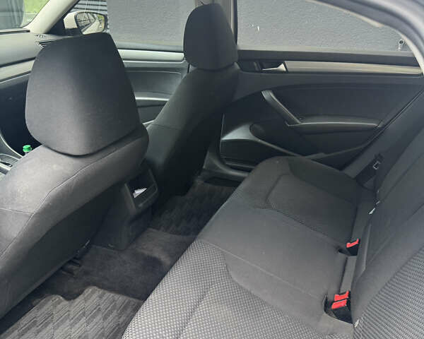 Білий Фольксваген Пассат, об'ємом двигуна 2.5 л та пробігом 250 тис. км за 8700 $, фото 13 на Automoto.ua